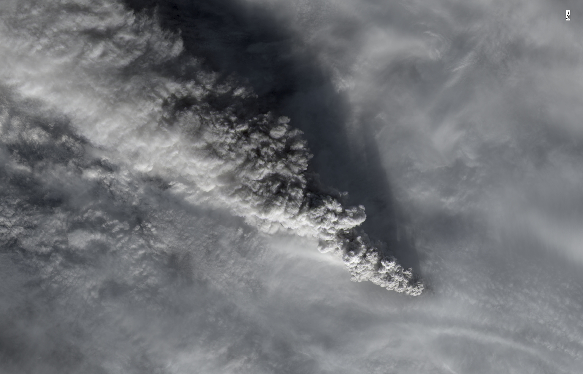 pavlof_volcano_eruption_cloud_from_usgs_nasa_landsat8_satellite_11-15-14_dave_schneider.jpg